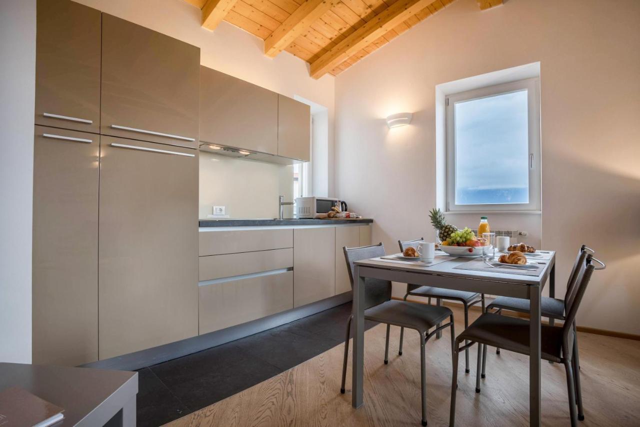 Residence La Villa Cuore Тиняле Екстериор снимка