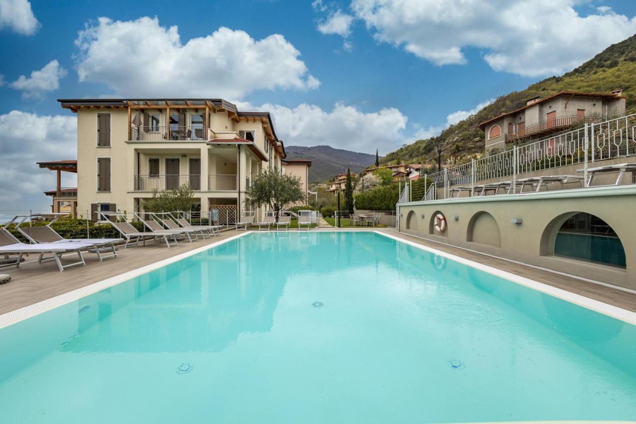 Residence La Villa Cuore Тиняле Екстериор снимка