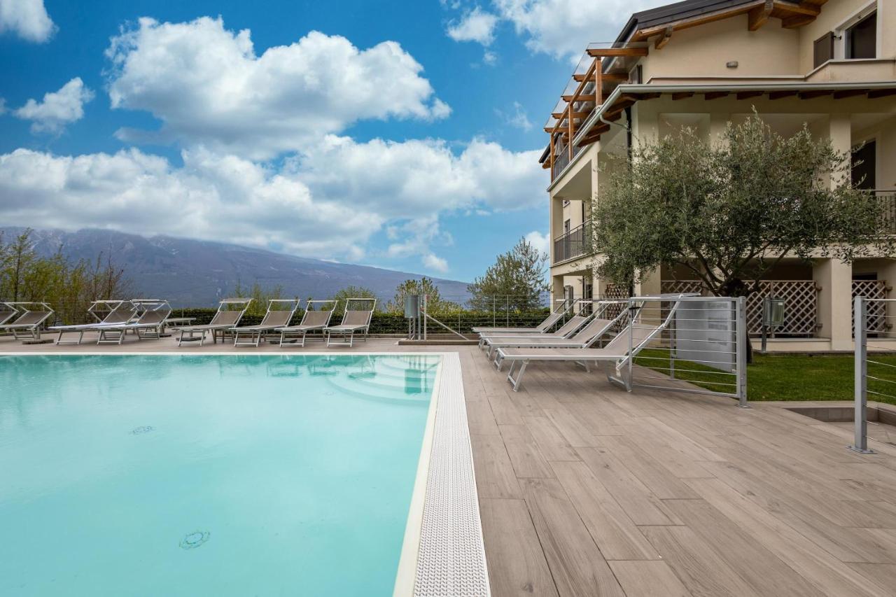 Residence La Villa Cuore Тиняле Екстериор снимка