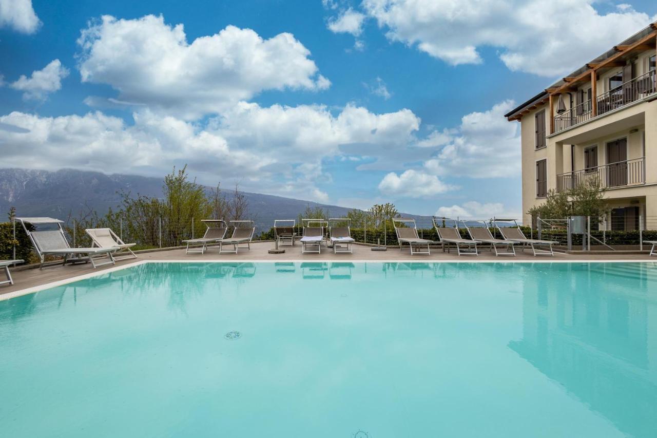 Residence La Villa Cuore Тиняле Екстериор снимка